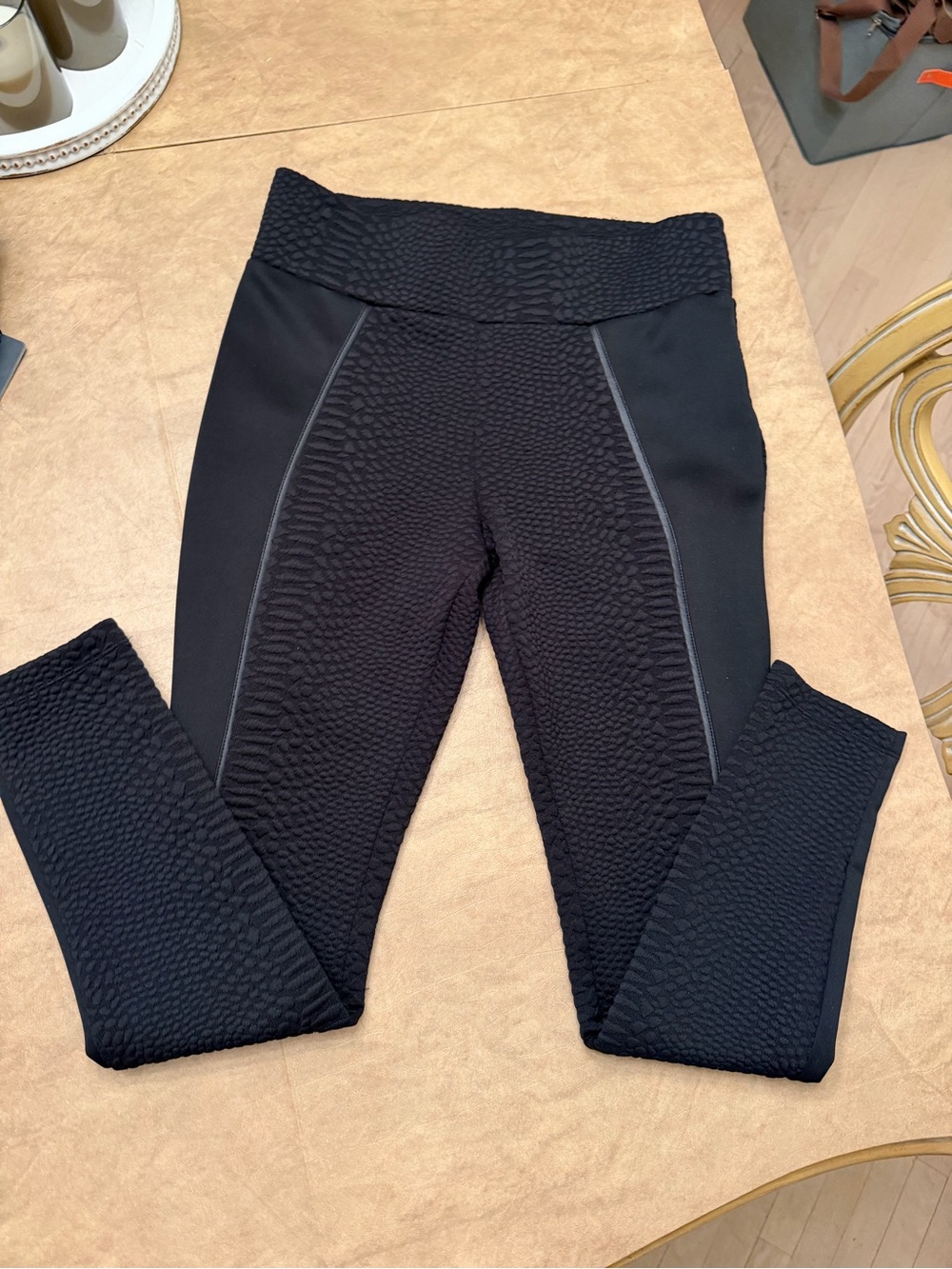 Bisou Bisou Textured Leggings Medium Black Sculpting High Rise Activewear